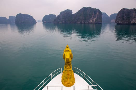 Tip of Vietnamese Cruise in Ha Long Bay