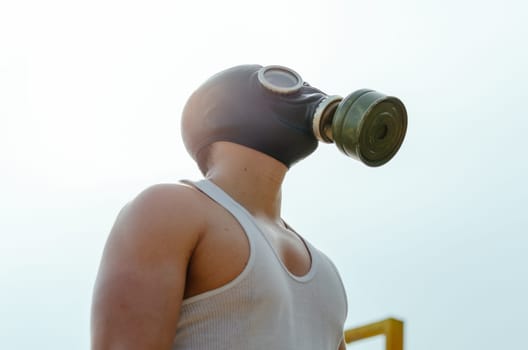 A muscular man in a gas mask. Pademic concept