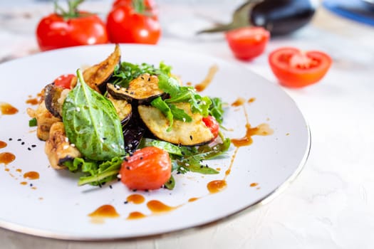 Delicious and healthy vegetable salad with grilled eggplant, spinach, and tomatoes. Perfect for a light lunch or side dish.