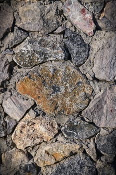 A wall constructed from genuine rock materials 3
