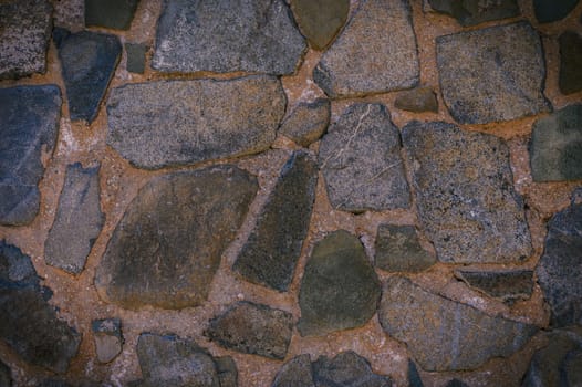 A wall constructed from genuine rock materials 4