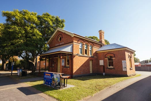 MAFFRA, AUSTRALIA - MARCH 29 2024: The quiet rural town of Maffra and its Court House on a cool autumn day in Gippsland, Victoria, Australia