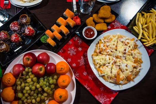 rolls, pizza, baked chicken, fruit and many other foods on the table in a cafe