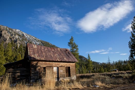 Old mining house in the wilderness of idaho that has been abandoned