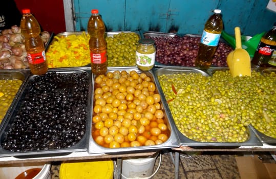 Various olives are sold in the eastern market. Israel - Oktober 10, 2023.