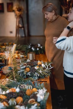 Masterclass on making holiday wreaths and festive decor. High quality photo