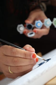 women hand holding brush with paint .