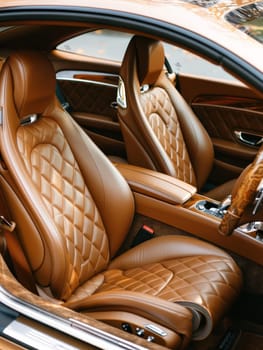 The cabin overflows with luxury, featuring diamond-quilted caramel leather seats that combine comfort with an impeccable style