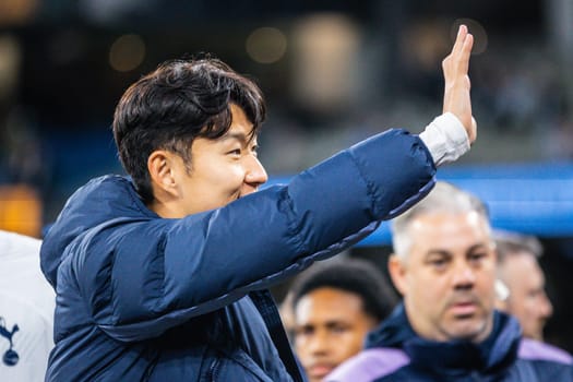 MELBOURNE, AUSTRALIA - MAY 22: Heung Min Son of Tottenham Hotspur thanks fans after Newcastle United beat Tottenham Hotspur on penalties during the Global Football Week at The Melbourne Cricket Ground on May 22, 2024 in Melbourne, Australia