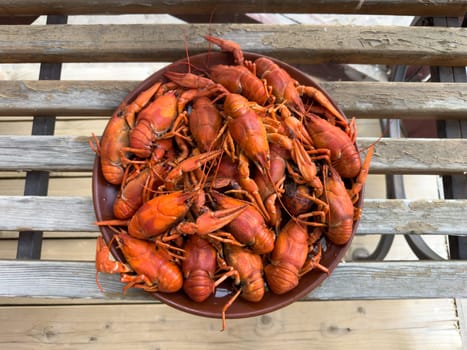 red crayfish lie on a plate