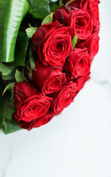 Flowers as a gift, romantic relationship and floral design concept - Holiday love present on Valentines Day, luxury bouquet of red roses