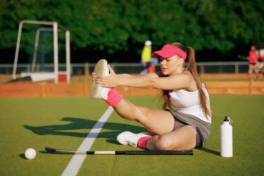 girl hockey player plays field hockey on a sunny day, a hockey player was injured in a game of field hockey, sports injuries