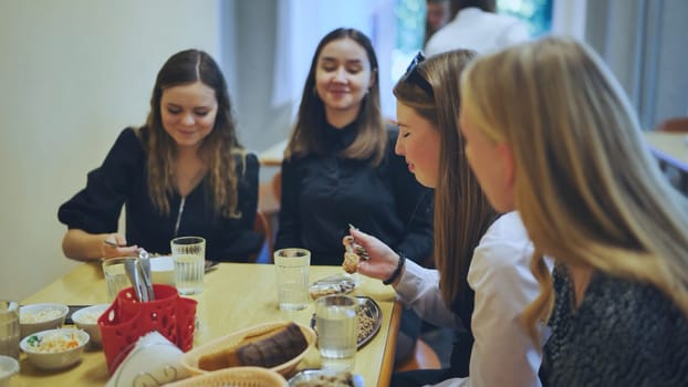 High school students eat in the cafeteria