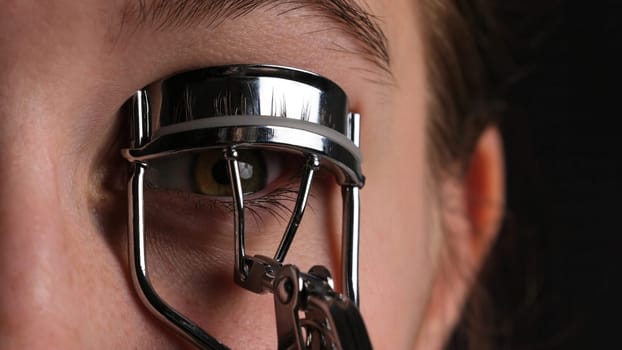 Master At Giving Makeup Tutorials, Especially In Curling Eyelashes Using Professional Tools