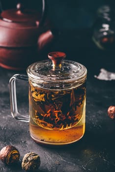 Steeping red tea in glass mug with cap