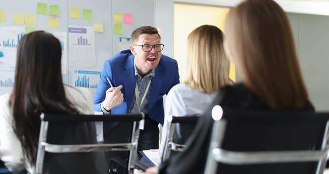 Portrait of serious man scream on training session, passionate speech with bright emotions. Training for company workers, skills development, class concept