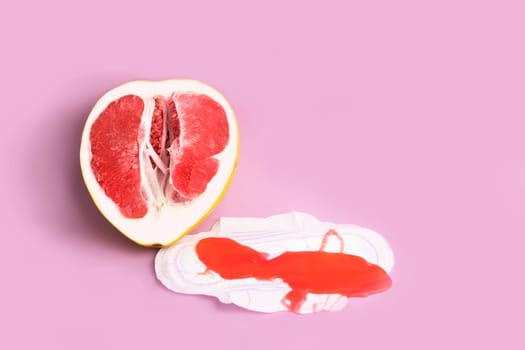 Menstruation in ginseng and critical days. Grapefruit symbolizes the vagina and next to the pad on which the slime is in the form of blood.