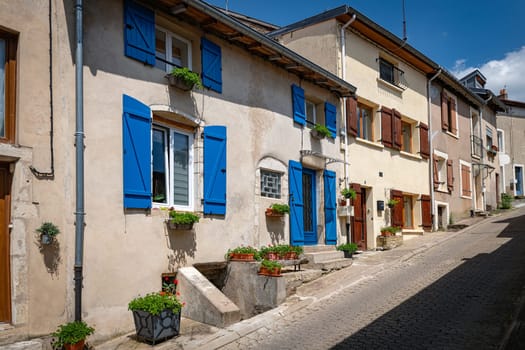 a steep ascending street in the French town of Liverpool known for its madeleines