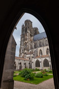 France, Meurthe et Moselle, Toul, Saint Etienne cathedral outdoor view with bow