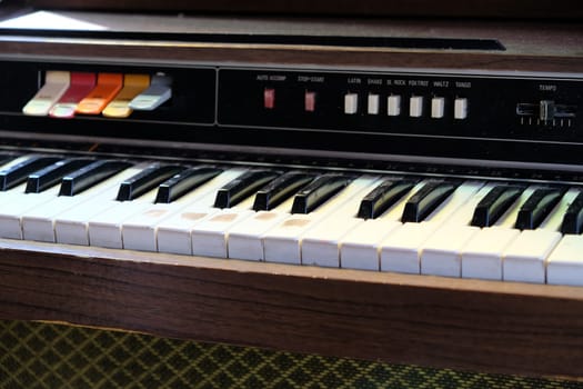Detail image of Electronic Vintage Organ