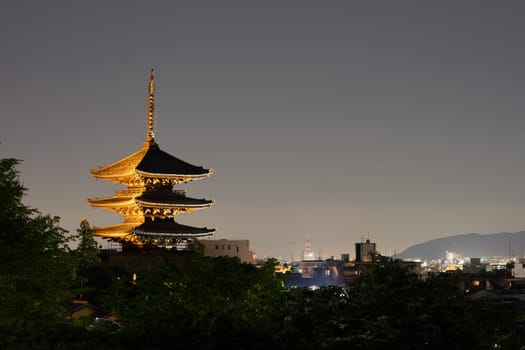 The famous view down Sannen Zaka Street in Higashiyama district in Kyoto, Japan
