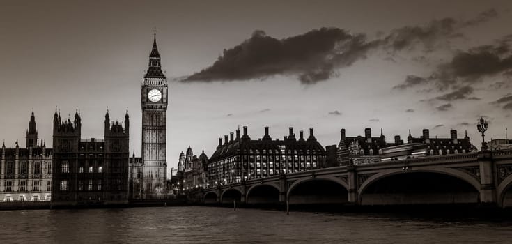 Big Ben, Palace of Westminster aka Houses of Parliament and Westminster's bridge at dusk, London, United Kingdom.