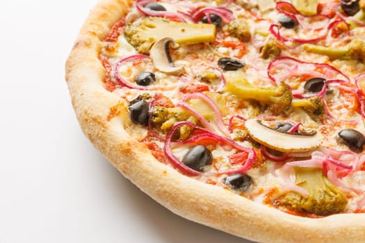 Close-up of a vegetarian pizza with mushrooms, olives, red onions, and broccoli on a white background.
