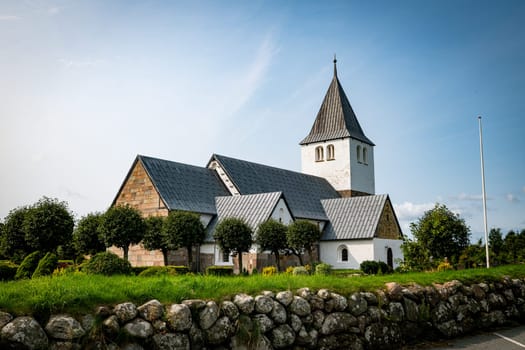 The village church Nors Church in Thy has a choir and nave from Romanesque times from the years 1000-1200, where many churches were built in Denmark.