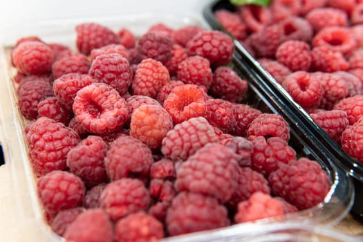 market raspberries raspberry fruit juicy delicious fresh ripe natural healthy food organic