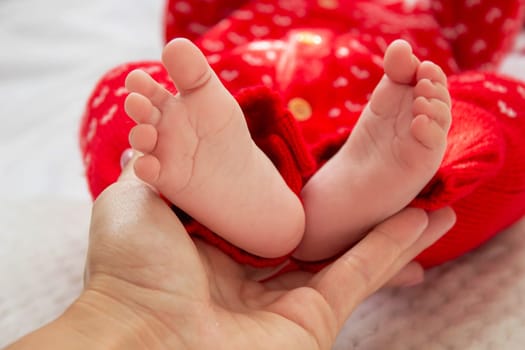newborn baby's feet new year
