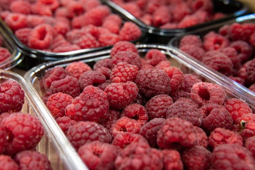 raspberry raspberries juicy ripe organic delicious natural market healthy fresh fruit food