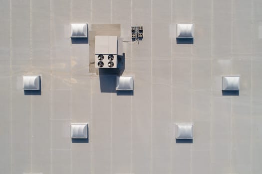 A roof with a vent and a fan on top. The roof has several vents, and the fan is located on the top of the roof