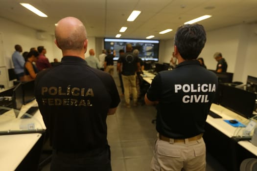 salvador, bahia, brazil - october 27, 2024: federal police officer and civil police officer from Bahia are seen during an operation.