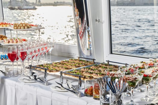 Experience a lavish yacht buffet featuring gourmet dishes, all within stunning waterfront views, perfect for gatherings
