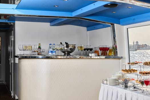 This stylish bar offers a variety of drinks, ideal for hosting memorable boat events with stunning views