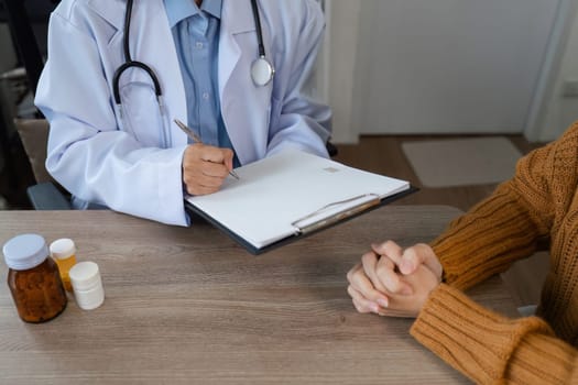 A female doctor offers expert advice on health and medication use during a patient consultation in a clinical environment.