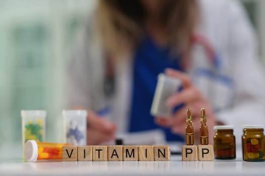 Exploring the impact of Vitamin PP while utilizing various medication containers within a healthcare setting
