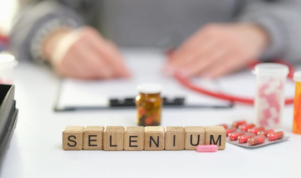 Selenium supplements and healthrelated advice administered effectively in a clinical healthcare setting
