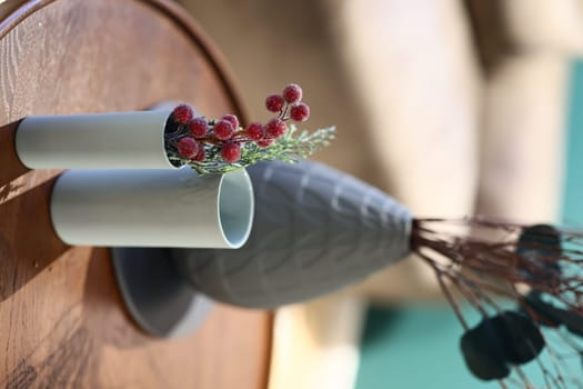 These elegant vases, adorned with dried flowers, enhance home decor and contemporary aesthetics perfectly
