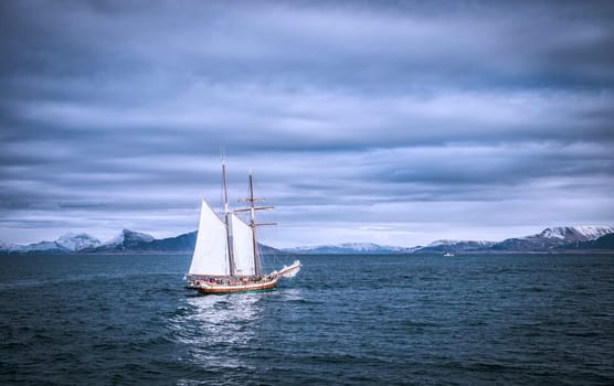 A sailboat in the middle of a large body of water