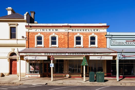 BEECHWORTH, AUSTRALIA - JANUARY 1 2025: Historic Beechworth town centre on a warm summer's day in Victoria, Australia on January 1st, 2025