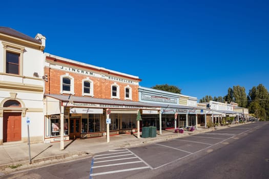 BEECHWORTH, AUSTRALIA - JANUARY 1 2025: Historic Beechworth town centre on a warm summer's day in Victoria, Australia on January 1st, 2025