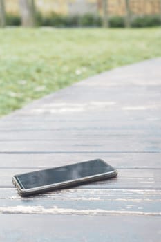 forget smartphone on a park bench, lost smart phone ,