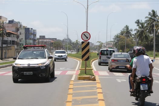 Movimentação de veículos em trecho de duplicação da rodovia estadual BA-001, na Orla Sul da cidade de Ilhéus (Joá Souza/ GOVBA).