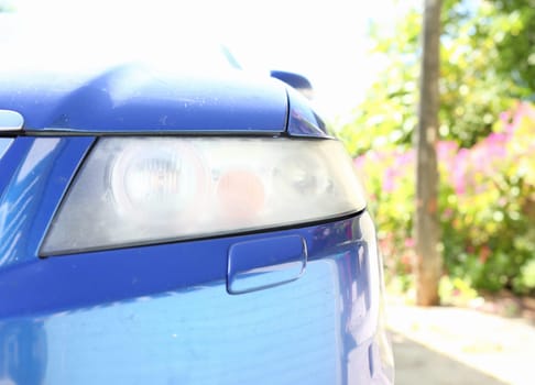 Muddy headlight on the front of the car requiring polishing sandblast all the cases for processing and studio