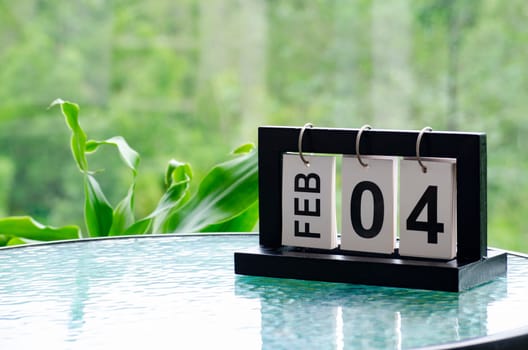 4th February table calendar with customizable space for text or ideas.