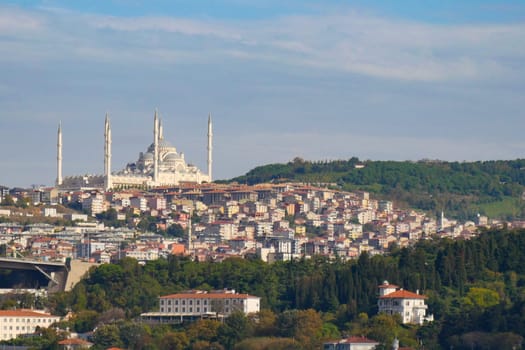 Breathtaking skyline featuring a mosque overlooking Istanbul's vibrant landscape.