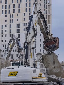 France, Bordeaux 01.20.2025, Building demolition excavator with mechanical arm. Destruction of houses. Heavy machinery, hydraulic construction equipment. High quality photo