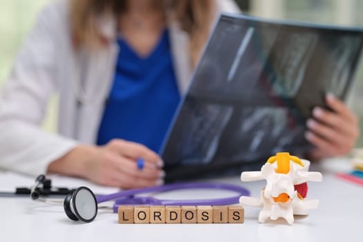 Examine lordosis using Xray analysis and anatomical models for effective, tailored treatment options