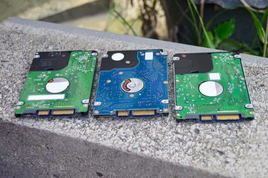 Old laptop disks are out of date. but also widely used